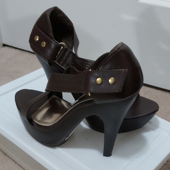 Shoes - Picture 2 of 5